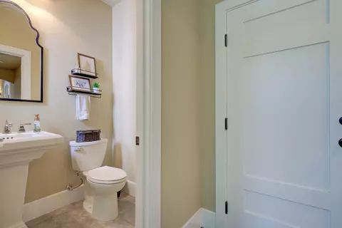 Entry Way - 4236 Rutgers Pl, Redding, CA 96001 photo 4 of 6