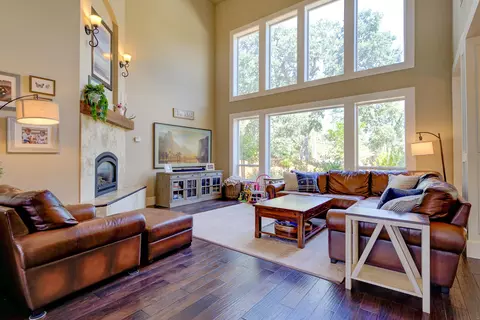 Living - 4236 Rutgers Pl, Redding, CA 96001 photo 1 of 2