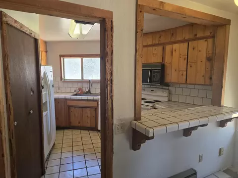 Kitchen - 18353 Old Oasis Rd, Redding, CA 96003 photo 2 of 2