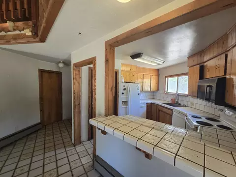 Kitchen - 18353 Old Oasis Rd, Redding, CA 96003 photo 1 of 2