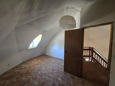 Bedroom - 18353 Old Oasis Rd, Redding, CA 96003 photo 3 of 3