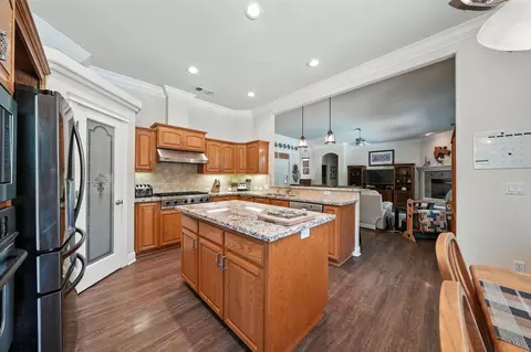 Kitchen - 7777 Pit Rd, Redding, CA 96001 photo 2 of 2