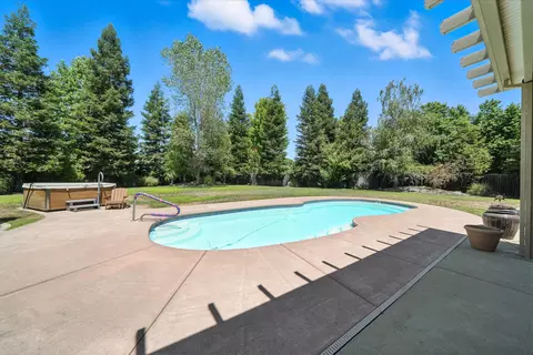 Exterior - 7777 Pit Rd, Redding, CA 96001 photo 2 of 5