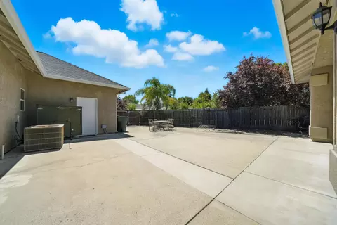 Exterior - 7777 Pit Rd, Redding, CA 96001 photo 4 of 5