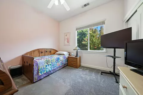Bedroom - 7777 Pit Rd, Redding, CA 96001 photo 3 of 5