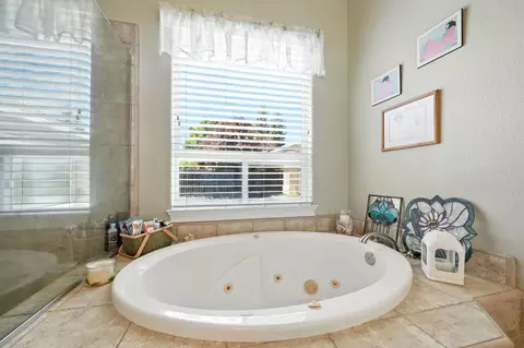 Bath - 7777 Pit Rd, Redding, CA 96001 photo 2 of 5