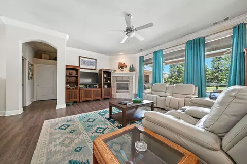 Living - 7777 Pit Rd, Redding, CA 96001 photo 2 of 2