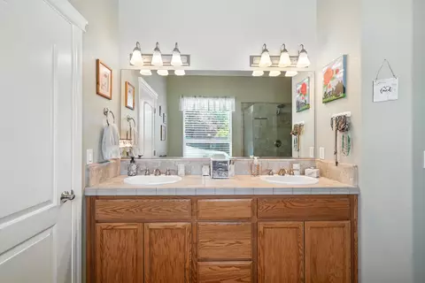 Bath - 7777 Pit Rd, Redding, CA 96001 photo 1 of 5