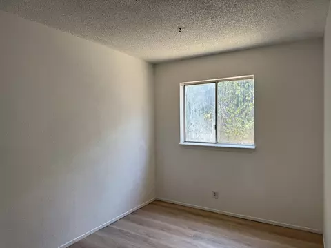 Bedroom - 1062 Moss Creek Rd, Redding, CA 96003 photo 2 of 5
