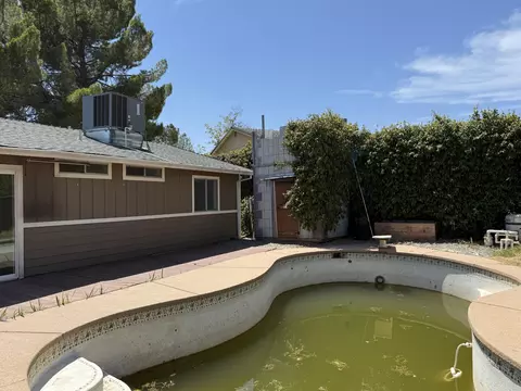 Exterior - 1062 Moss Creek Rd, Redding, CA 96003 photo 4 of 5