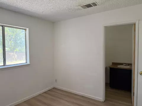 Bedroom - 1062 Moss Creek Rd, Redding, CA 96003 photo 4 of 5
