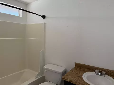 Bath - 1062 Moss Creek Rd, Redding, CA 96003 photo 2 of 2