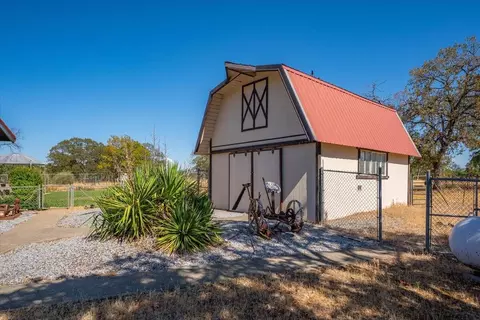 Exterior - 9297 Escondido Ln, Redding, CA 96002 photo 10 of 12