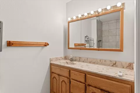 Bath - 9297 Escondido Ln, Redding, CA 96002 photo 1 of 3