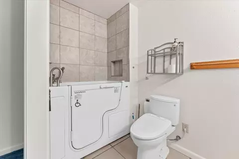 Bath - 9297 Escondido Ln, Redding, CA 96002 photo 2 of 3