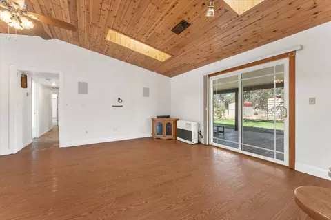 Living - 9297 Escondido Ln, Redding, CA 96002 photo 3 of 5