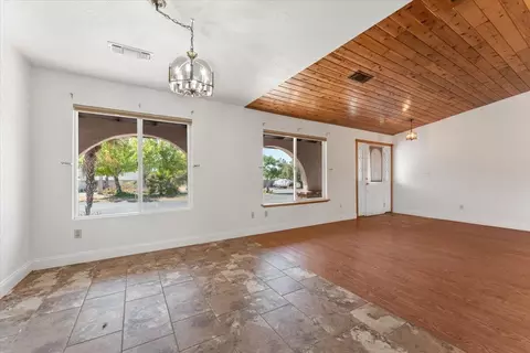 Living - 9297 Escondido Ln, Redding, CA 96002 photo 4 of 5