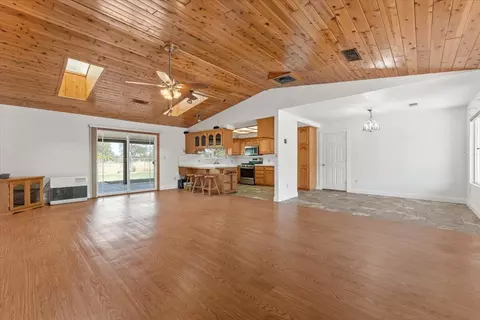 Living - 9297 Escondido Ln, Redding, CA 96002 photo 2 of 5