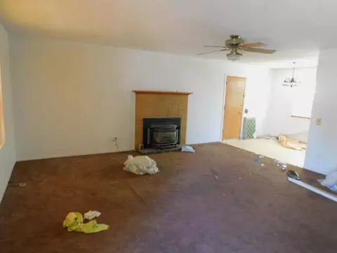 Living - 250 San Joaquin Dr, Red Bluff, CA 96080 photo 1 of 2