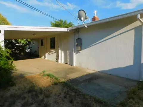 Exterior - 250 San Joaquin Dr, Red Bluff, CA 96080 photo 3 of 4