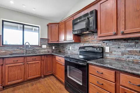 3589 Wasatch Dr, Redding, CA 96001 photo 5
