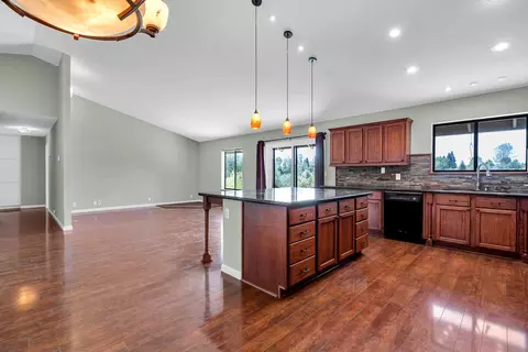 3589 Wasatch Dr, Redding, CA 96001 photo 4