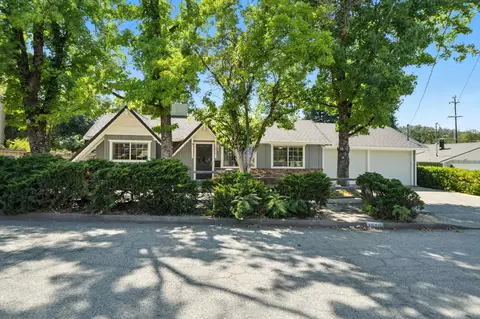 1610 Pleasant St, Redding, CA 96001