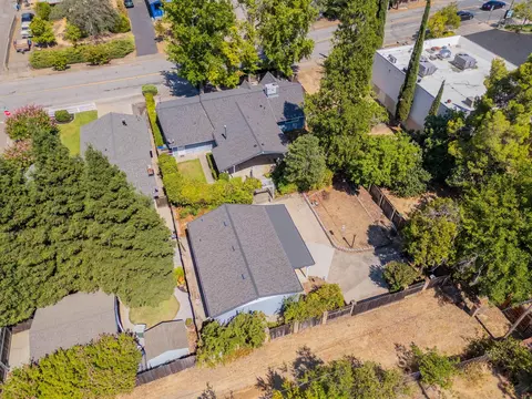 1610 Pleasant St, Redding, CA 96001 photo 39