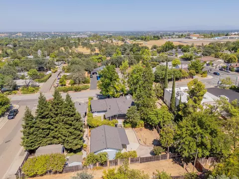 1610 Pleasant St, Redding, CA 96001 photo 40