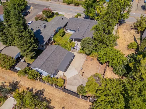 1610 Pleasant St, Redding, CA 96001 photo 38