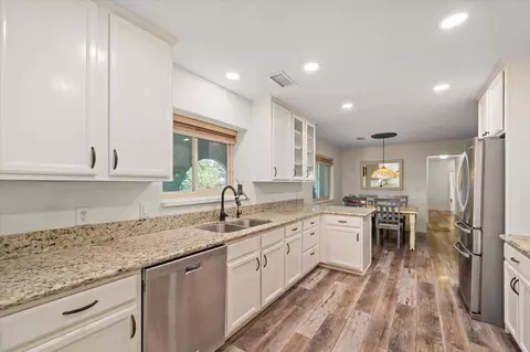 8212 Green Acres Ln, Redding, CA 96002 photo 3