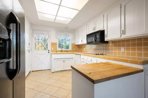 Kitchen - 4053 Remington Dr, Redding, CA 96001 photo 1 of 4