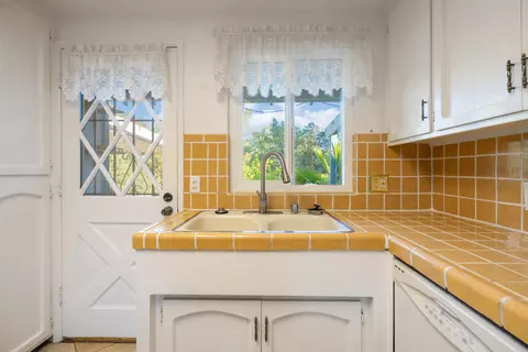 Kitchen - 4053 Remington Dr, Redding, CA 96001 photo 2 of 4