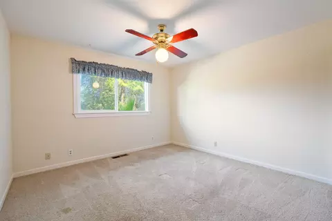 Bedroom - 4053 Remington Dr, Redding, CA 96001 photo 4 of 4