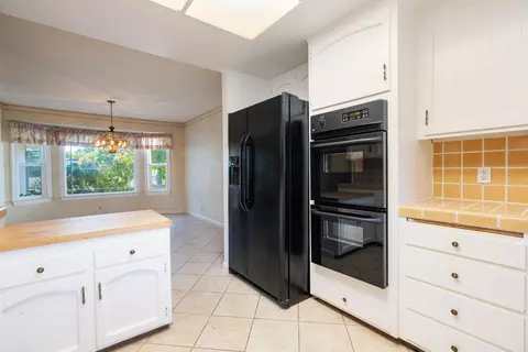 Kitchen - 4053 Remington Dr, Redding, CA 96001 photo 4 of 4