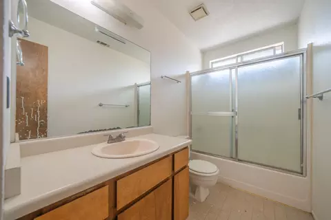 Bath - 5334 Valleyridge Dr, Redding, CA 96003 photo 1 of 1