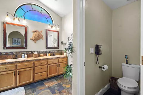 Bath - 3097 Sunglow Dr, Redding, CA 96001 photo 1 of 2