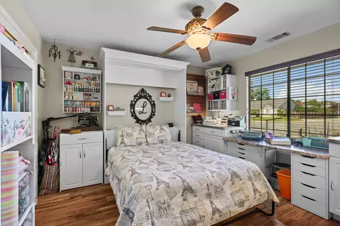 Bedroom - 3097 Sunglow Dr, Redding, CA 96001 photo 4 of 6