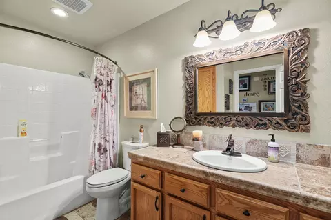 Bath - 3097 Sunglow Dr, Redding, CA 96001 photo 2 of 2
