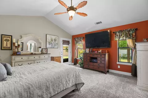 Bedroom - 3097 Sunglow Dr, Redding, CA 96001 photo 2 of 6