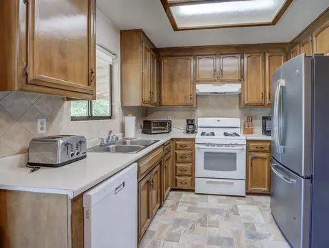 Kitchen - 18581 Tolen Dr, Redding, CA 96003 photo 1 of 2