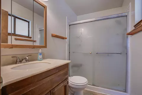 Bath - 18581 Tolen Dr, Redding, CA 96003 photo 2 of 2