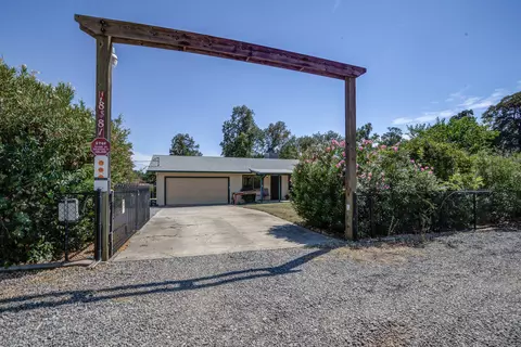 18581 Tolen Dr, Redding, CA 96003