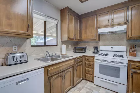 Kitchen - 18581 Tolen Dr, Redding, CA 96003 photo 2 of 2