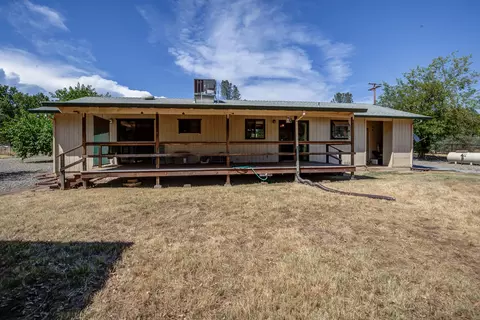 Exterior - 18581 Tolen Dr, Redding, CA 96003 photo 6 of 8