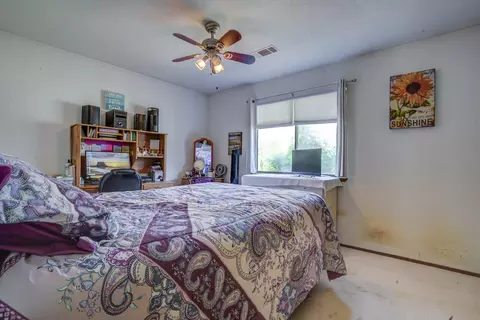 Bedroom - 18581 Tolen Dr, Redding, CA 96003 photo 4 of 5