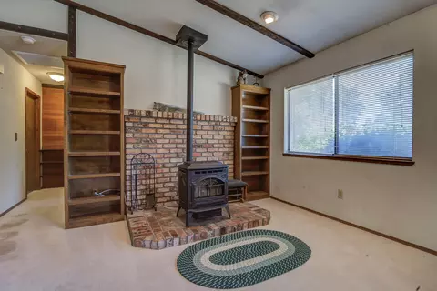 Living - 18581 Tolen Dr, Redding, CA 96003 photo 3 of 4
