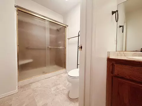 Bath - 11556 La Costa Ct, Redding, CA 96003 photo 1 of 3