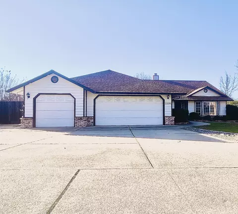 11556 La Costa Ct, Redding, CA 96003