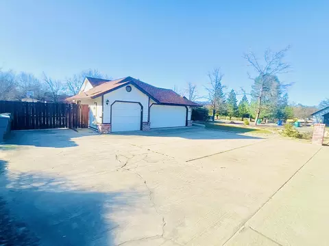 Exterior - 11556 La Costa Ct, Redding, CA 96003 photo 6 of 8
